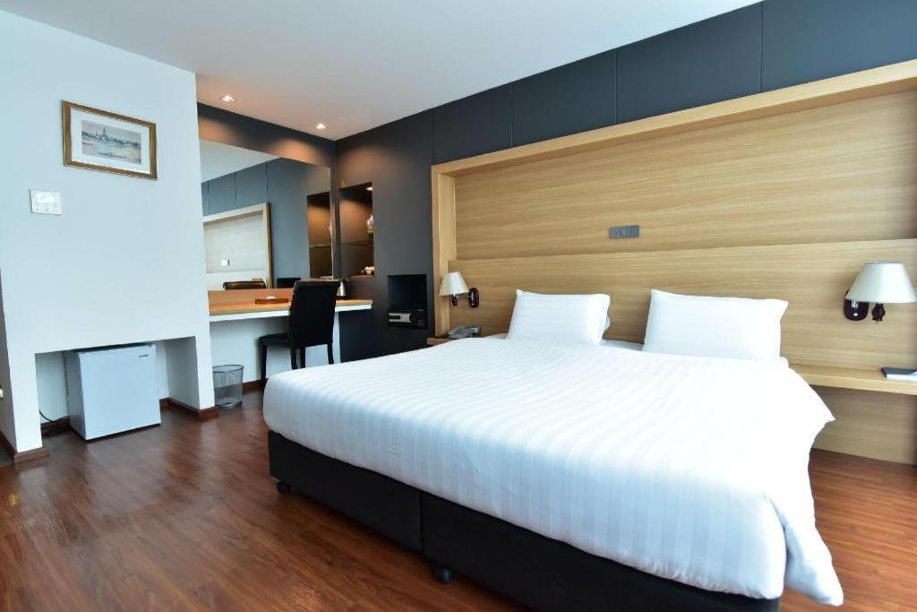The Three Hat Yai Exterior foto